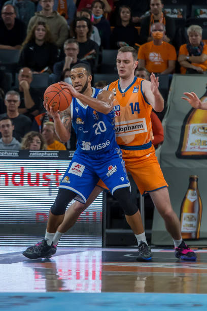 廷前锋安赫 廷前锋安赫